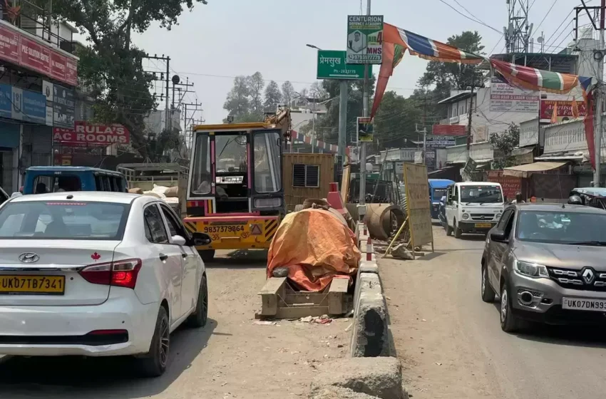  पुलिस प्रशासन ने जनता से वैकल्पिक मार्गों के चुनने का किया आग्रह