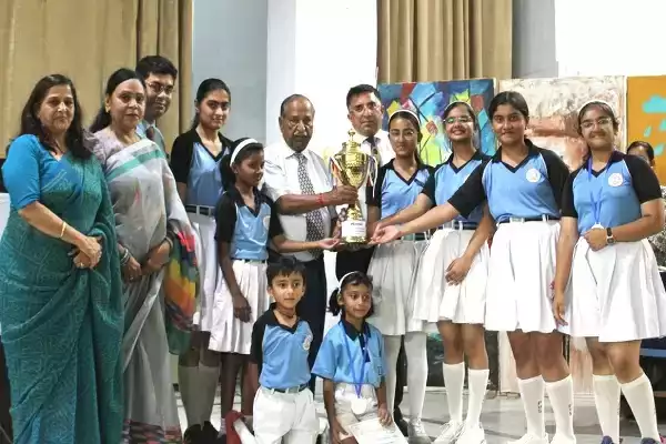  नेहरू हाउस की अनुष्का ने अंग्रेजी तो झांसी हाउस के प्रीनन ने जीती हिंदी भाषण प्रतियोगिता