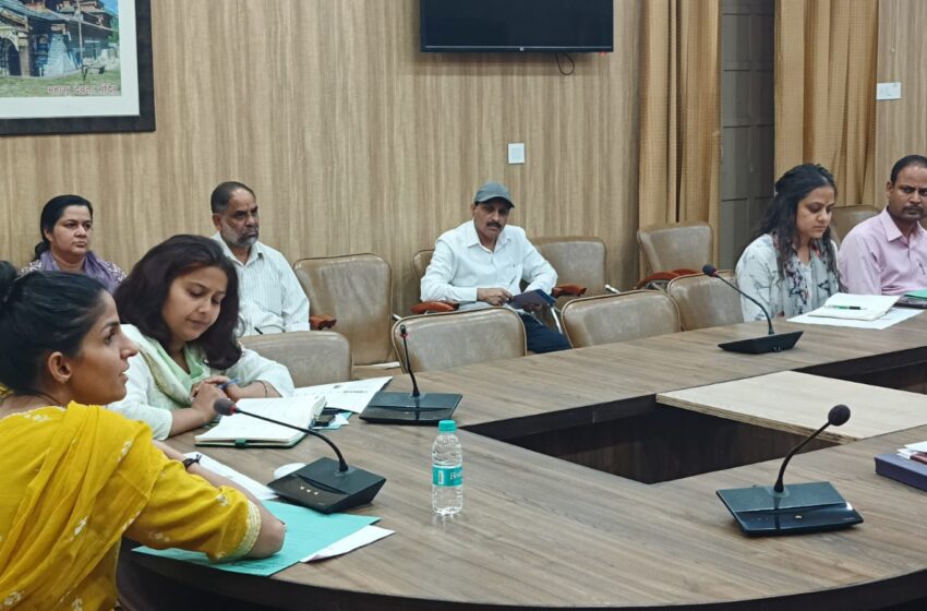  जिलाधिकारी श्रीमती सोनिका ने आज ऋषिपर्णा सभागार में पेयजल से सम्बन्धित विभिन्न माध्यम से प्राप्त शिकायतों के निस्तारण के सम्बन्ध में समीक्षा बैठक करते हुए