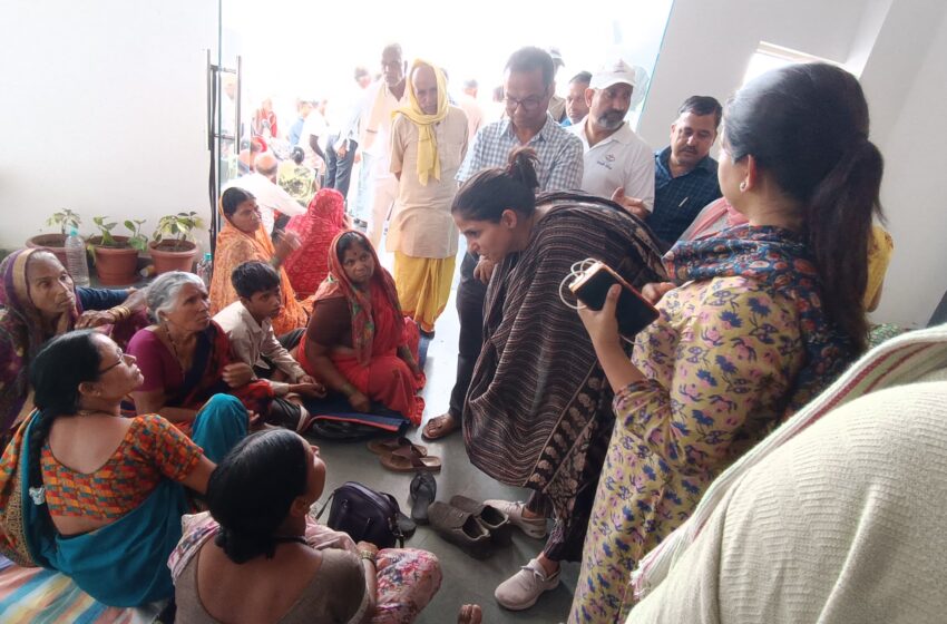  जिलाधिकारी श्रीमती सोनिका ने ऋषिकेश में बनाए गए चारधाम यात्रा ट्रांजिट कैंप पंहुचकर व्यवस्थाओं का जायजा लिया