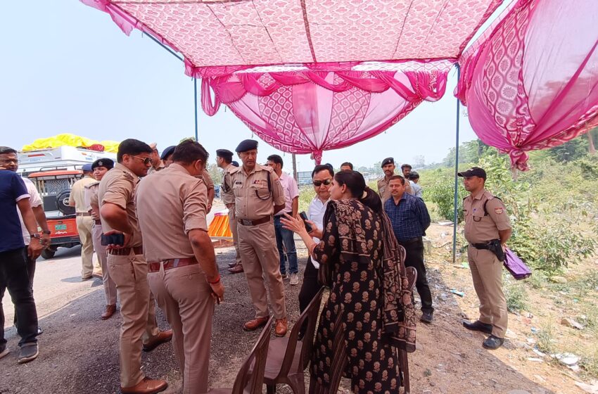  जिलाधिकारी श्रीमती सोनिका एवं वरिष्ठ पुलिस अधीक्षक अजय सिंह ने आज तीन पानी हरिद्वार रोड (हाईवे) पर बनाए गए स्टॉपेज केंद्र का निरीक्षण कर व्यवस्थाओं का जायजा लिया।