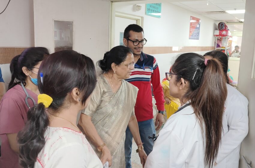  उत्तराखंड राज्य महिला आयोग की अध्यक्ष कुसुम कंडवाल ने दून अस्पताल पहुंचकर पुरोला रेप पीड़ित छात्रा से की मुलाकात