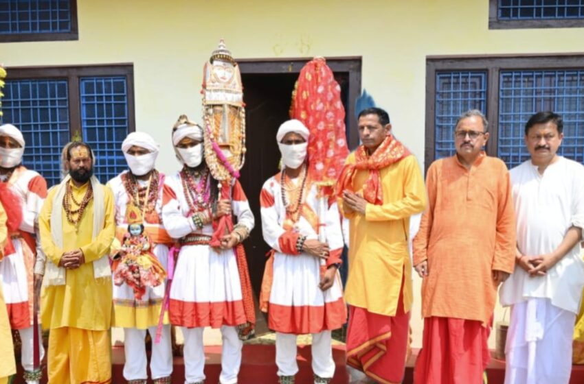  ग्राम प्रधान सहित ग्रामीणों ने की देवी से सुख-समृद्धि की कामना