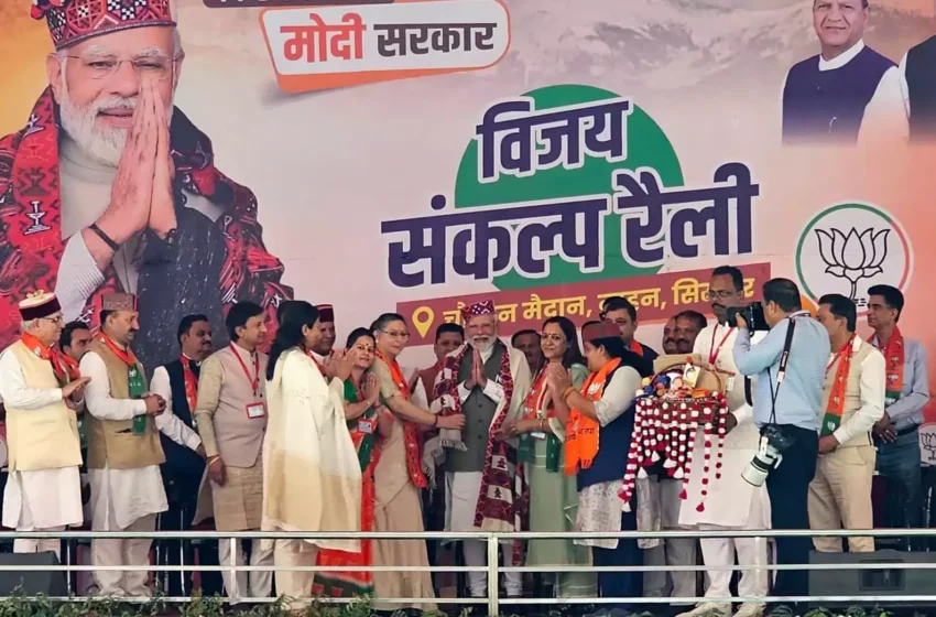  आरक्षण छीन कर एक खास वर्ग को देना चाहती है कांग्रेस : नरेन्द्र मोदी