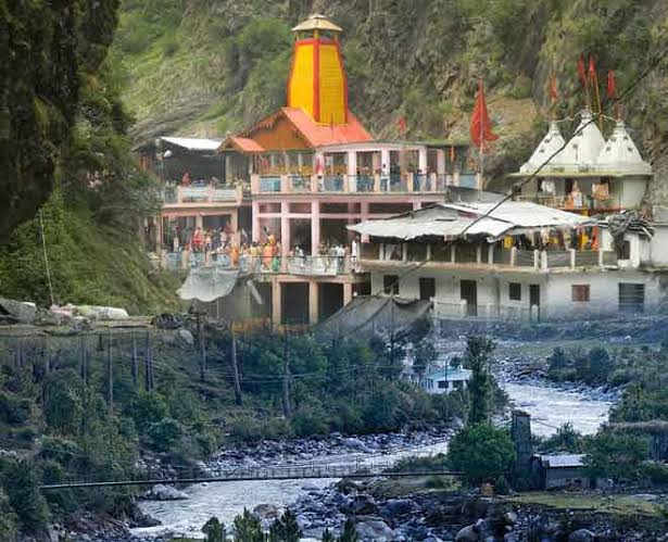  यमुनोत्री धाम में श्रद्धालुओं को दर्शन के लिये 60 मिनट का समय निर्धारित