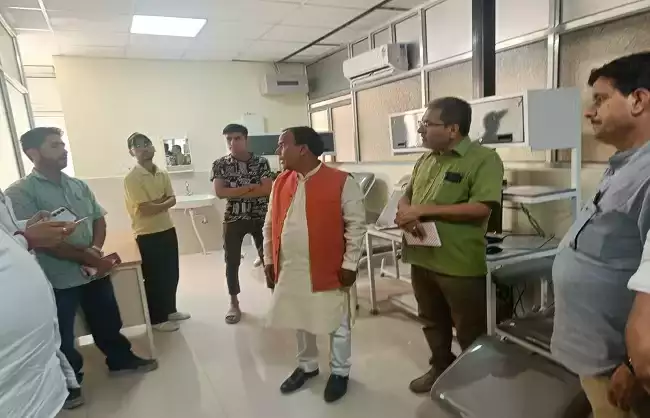  स्वास्थ्य मंत्री ने कैथ लैब और स्टेट ऑफ आर्ट सेन्ट्रल लेबोरेटरी का किया निरीक्षण