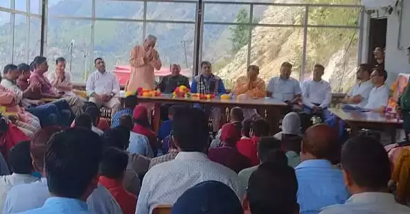  भाजपा प्रदेश अध्यक्ष ने पार्टी कार्यकर्ताओं के साथ की बैठक