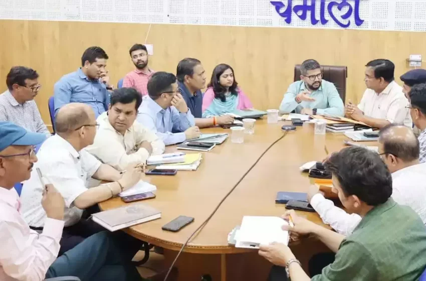  उपचुनाव की तैयारियों को लेकर एआरओ व नोडल अधिकारियों की हुई बैठक