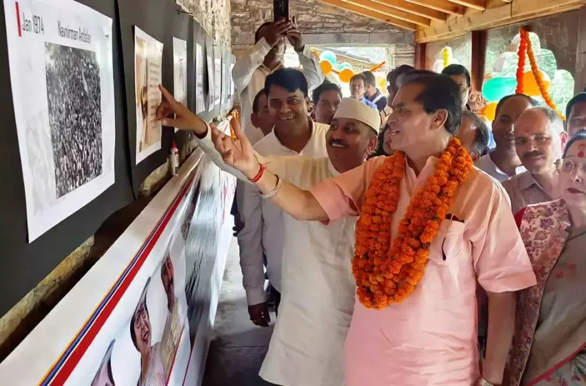  नैनीताल भाजपा मंडल ने लगाई आपातकाल के चित्रों की प्रदर्शनी