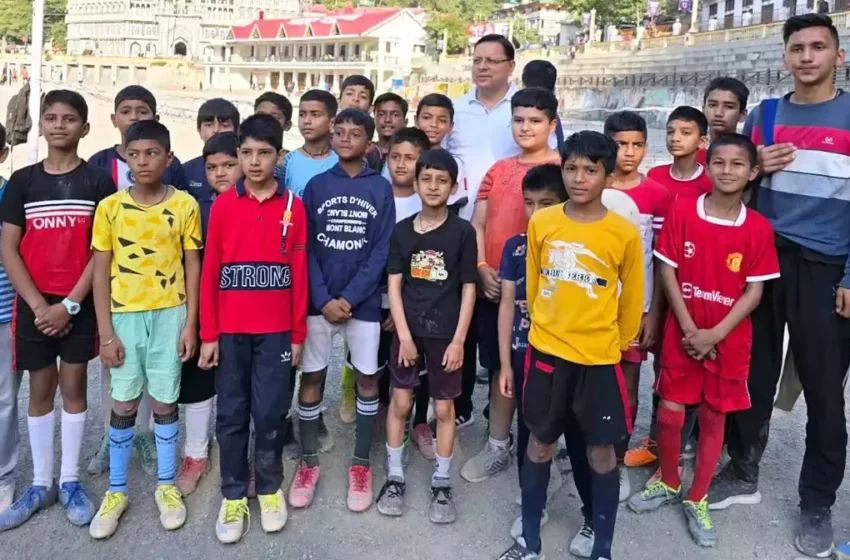  सुबह की सैर पर निकले मुख्यमंत्री ने आम लोगों से किया संवाद, मांगे सुझाव