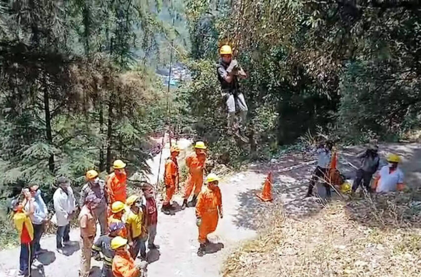  रोप-वे में आपात स्थिति से निपटने के लिए किया गया मॉक अभ्यास