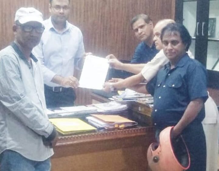  वार्ड नं 18 इंद्रा कॉलोनी चुकखुवाला के निवासियों ने सफाई व्यावस्था को लेकर नगर निगम आयुक्त से मुलाक़ात कि