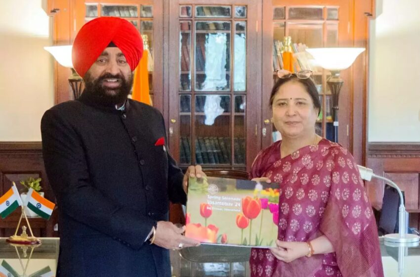  दून विश्वविद्यालय की कुलपति ने की राज्यपाल से भेंट