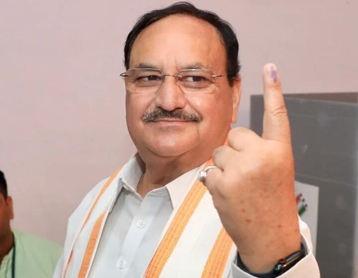  भाजपा के राष्ट्रीय अध्यक्ष जेपी नड्डा ने विजयपुर मतदान केंद्र में डाला वोट