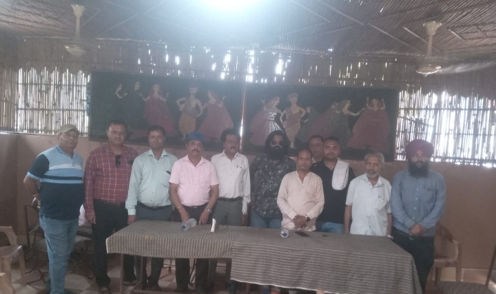  भारतीय किसान यूनियन लोक शक्ति के राष्ट्रीय प्रवक्ता विकास गर्ग ने कहा की किसानों की माँग और मुद्दों को लेकर शासन प्रसाशन जायेंगे