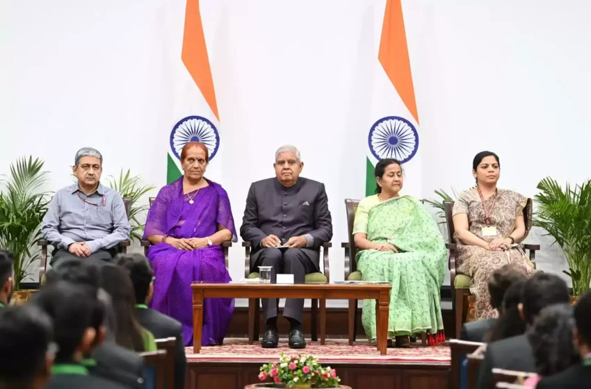  सिविल सेवक हमेशा पक्षपातपूर्ण दृष्टिकोण से परे जाकर चीजों को देखें : उपराष्ट्रपति