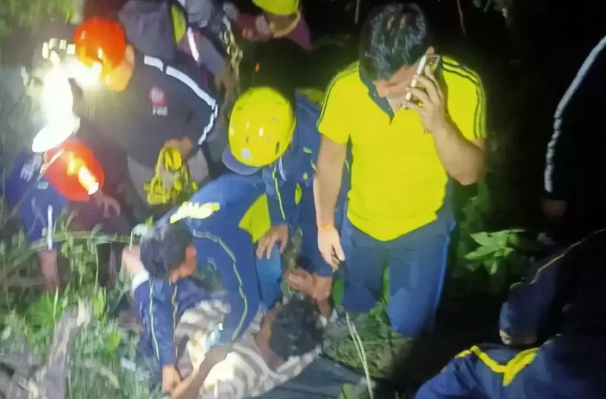  खाई में गिरी कार, चार लोग घायल