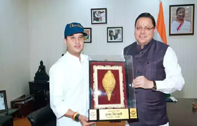  मुख्यमंत्री ने केंद्रीय संचार मंत्री से की भेंट