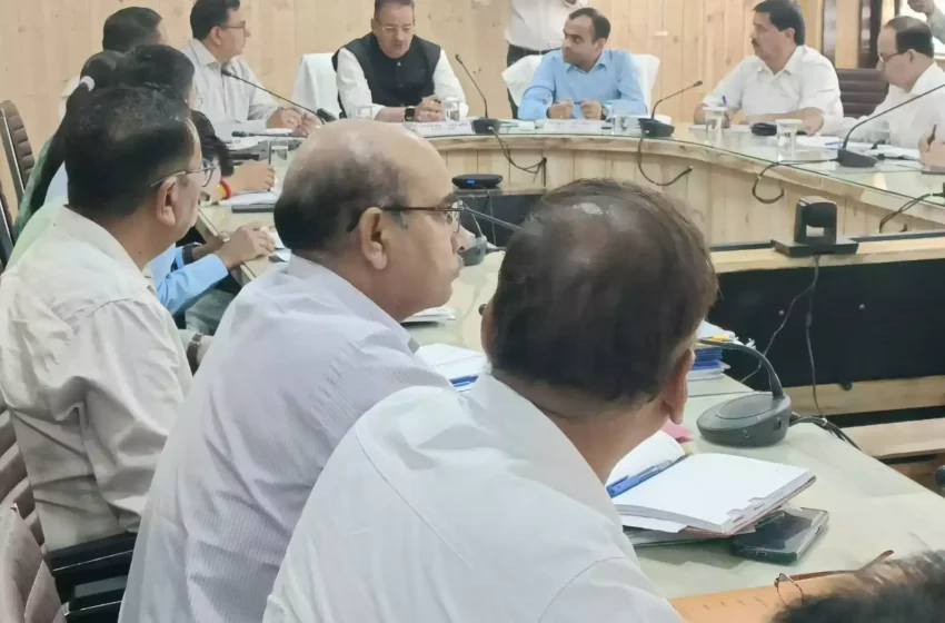  मंत्री गणेश जोशी ने कृषि एवं ग्राम्य विकास की योजनाओं की समीक्षा की