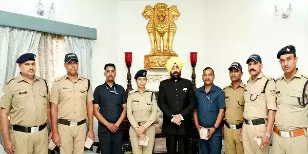  राजभवन में कार्यरत सुरक्षा कर्मियों के स्थानांतरण पर राज्यपाल ने दी विदाई