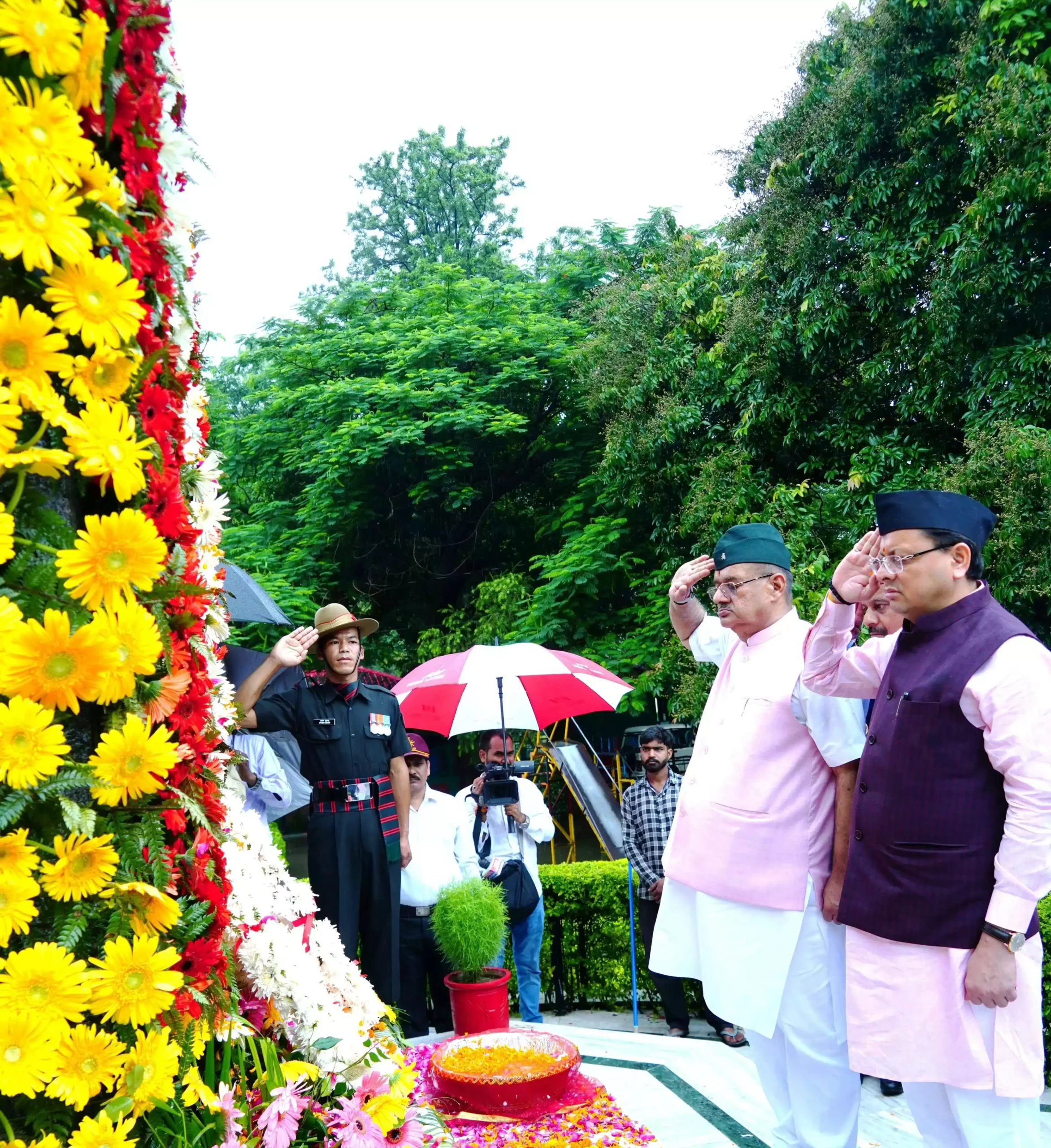  कारगिल विजय दिवस पर मुख्यमंत्री ने शहीदों को दी श्रद्धांजलि, परिवारजनों को किया सम्मानित