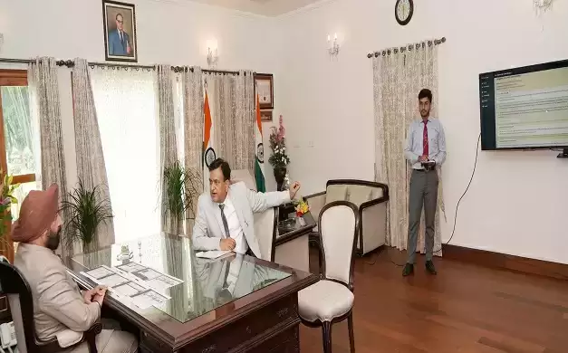  ग्राफिक एरा हिल यूनिवर्सिटी के कुलपति ने राज्यपाल से की मुलाकात