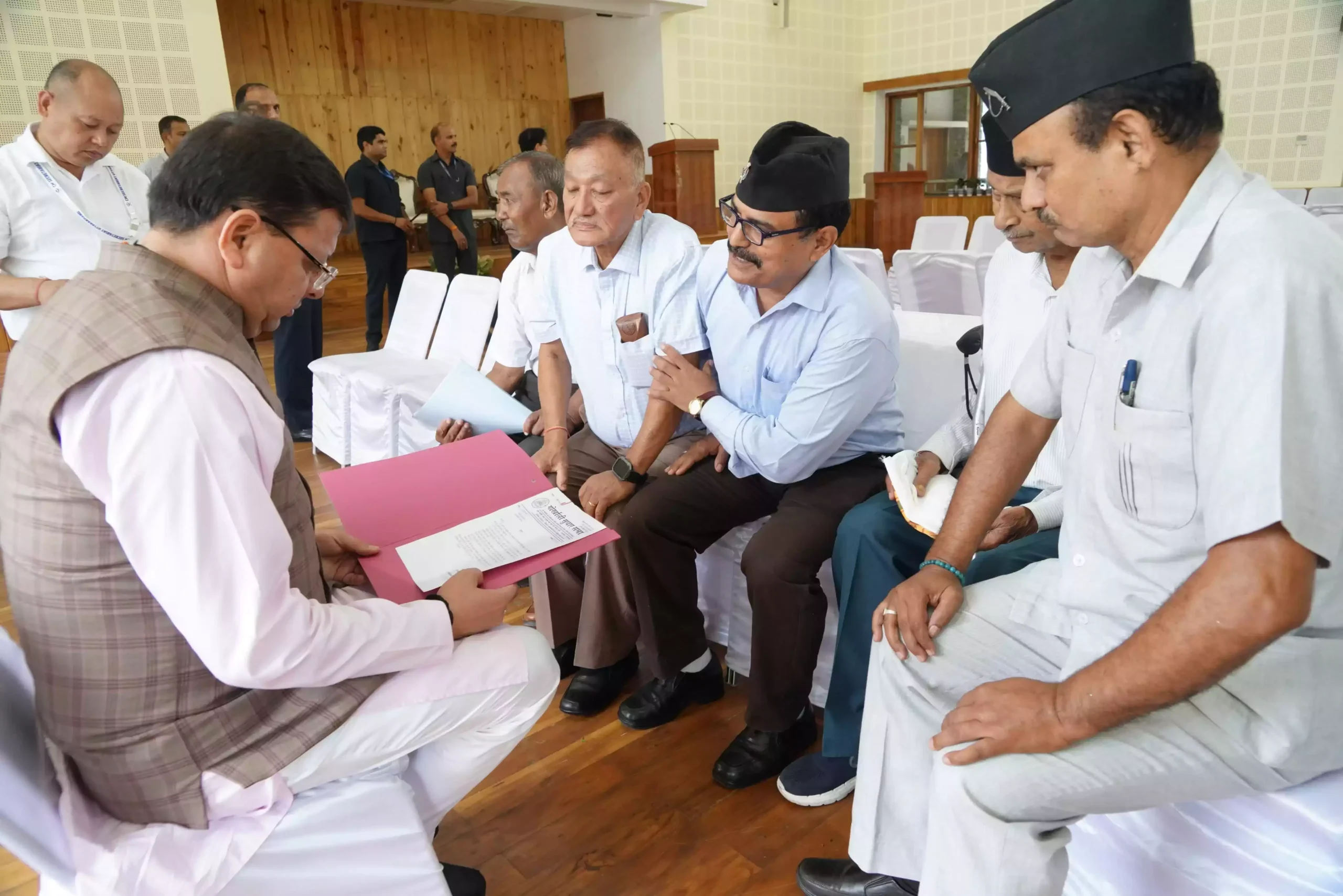 मुख्यमंत्री ने सुनी जन समस्याएं, बोले- शिकायतों का समाधान सरकार की प्राथमिकता
