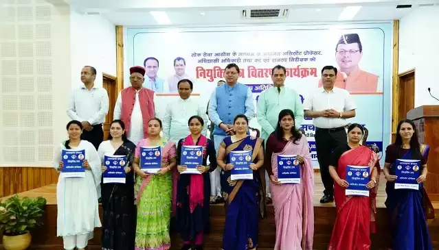  मुख्यमंत्री ने 153 अभ्यर्थियों को सौंपे नियुक्ति पत्र, बाेले- संकल्प व अनुशासन के साथ करें कार्य