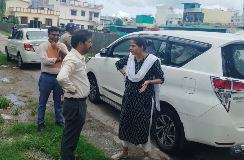  जिलाधिकारी ने सम्बन्धित अधिकारियों को क्षेत्रवासियों की समस्या के निस्तारण के निर्देश दिए