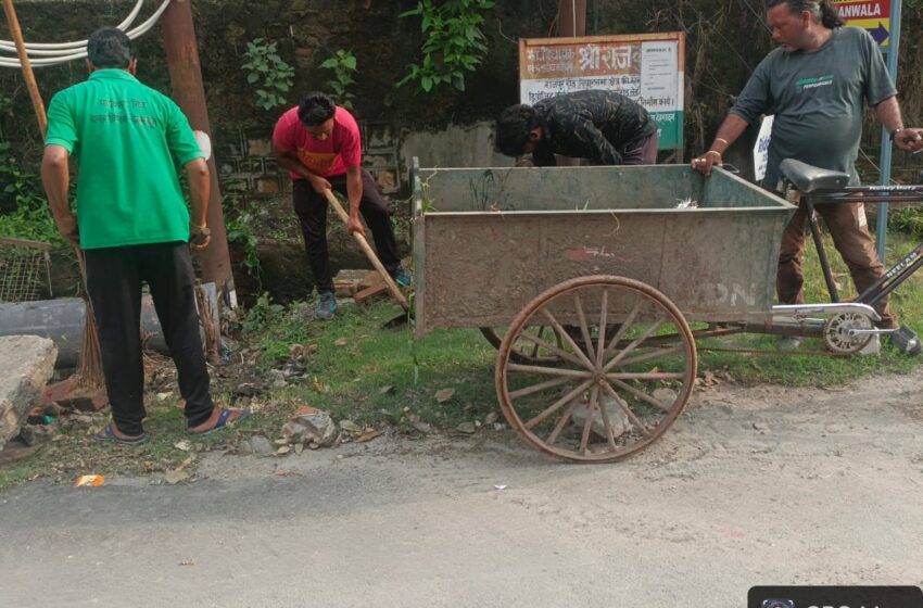  जिलाधिकारी श्रीमती सोनिका द्वारा आगामी मानसून काल के दृष्टिगत नगर निगम, नगर पालिका परिषद के अधिकारियों को नालों, नालियों की सफाई के निर्देश दिए