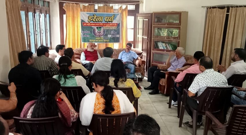  उत्तराखंड सरकार के नेतृत्व में अर्थ एवं संख्या विभाग के द्वारा हरेला पर्व के उपलक्ष में सभा वाला वन विभाग मल्हान रेंज मे पौधारोपण किया