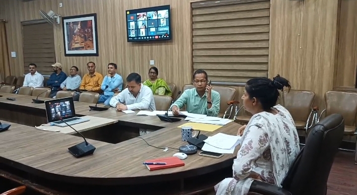  जिलाधिकारी श्रीमती सोनिका ने दाखिला खारिज तथा धारा 143 के प्रकरणों के निस्तारण के सम्बन्ध में वर्चअल माध्यम से समीक्षा बैठक लेते हुए