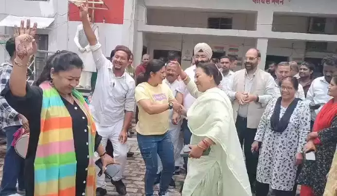  बद्रीनाथ और मंगलौर विधानसभा उपचुनाव में कांग्रेस ने मारी बाजी, पार्टी कार्यकर्ताओं में जश्न का माहौल