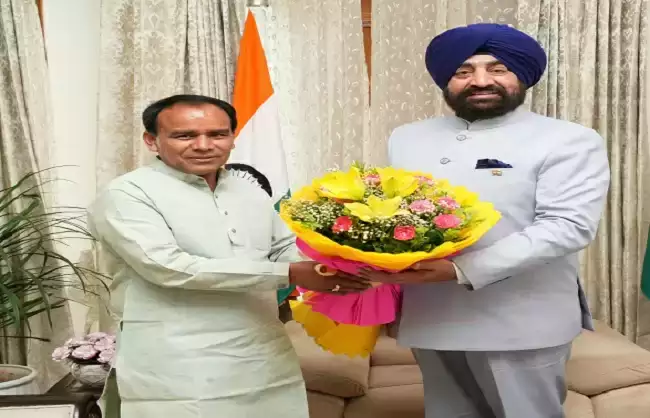  स्वास्थ्य मंत्री ने राज्यपाल से की भेंट