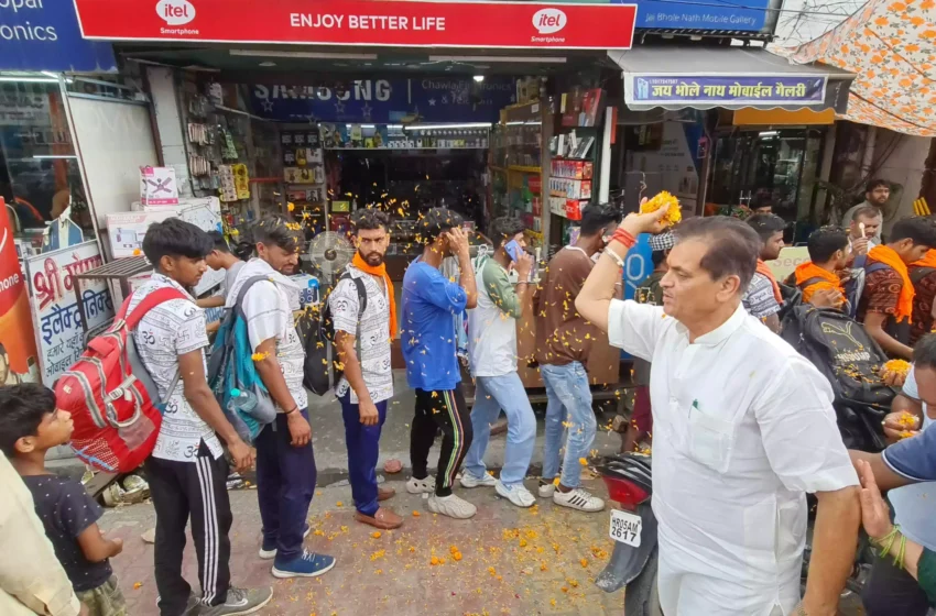  मंत्री प्रेमचंद अग्रवाल ने शिव भक्तों का तीर्थ नगरी पहुंचने पर पुष्प वर्षा कर किया स्वागत