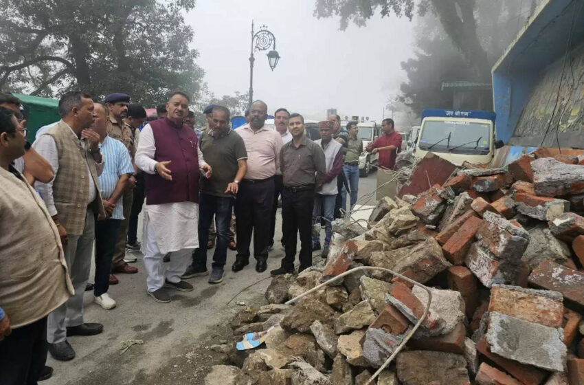 मसूरी-दून मार्ग ग्लोगीधार तीन दिन के भीतर बड़े वाहनों के लिए खोल दी जाएगा : मंत्री गणेश जोशी