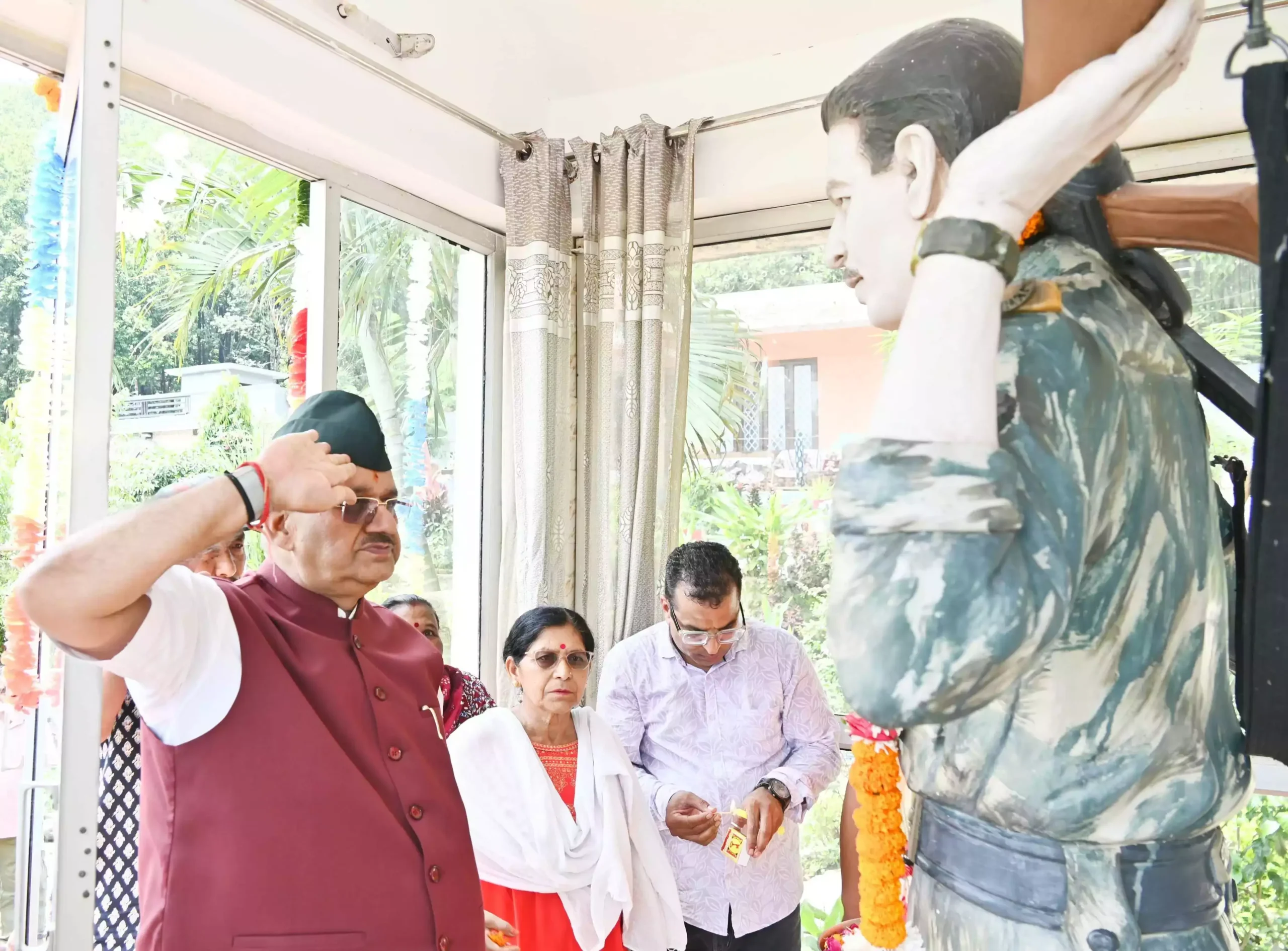  कारगिल शहीद राजेश गुरुंग को सैनिक कल्याण मंत्री ने दी श्रद्धांजलि