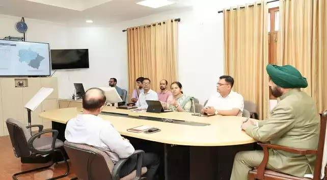  राज्यपाल के समक्ष ‘‘चारधाम डैशबोर्ड’’ का दिया प्रस्तुतिकरण
