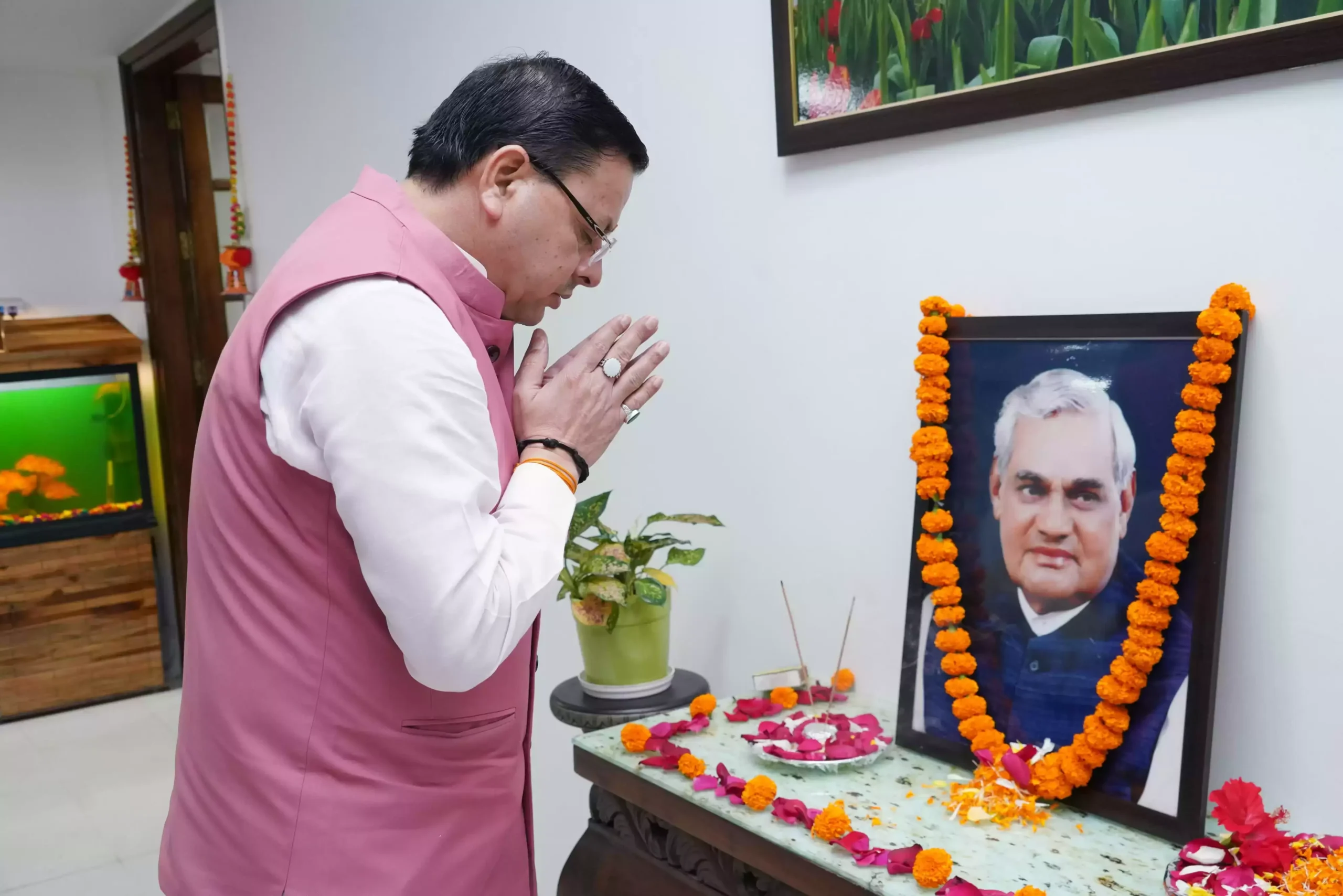 मुख्यमंत्री धामी ने अटल बिहारी वाजपेयी को अर्पित की श्रद्धांजलि