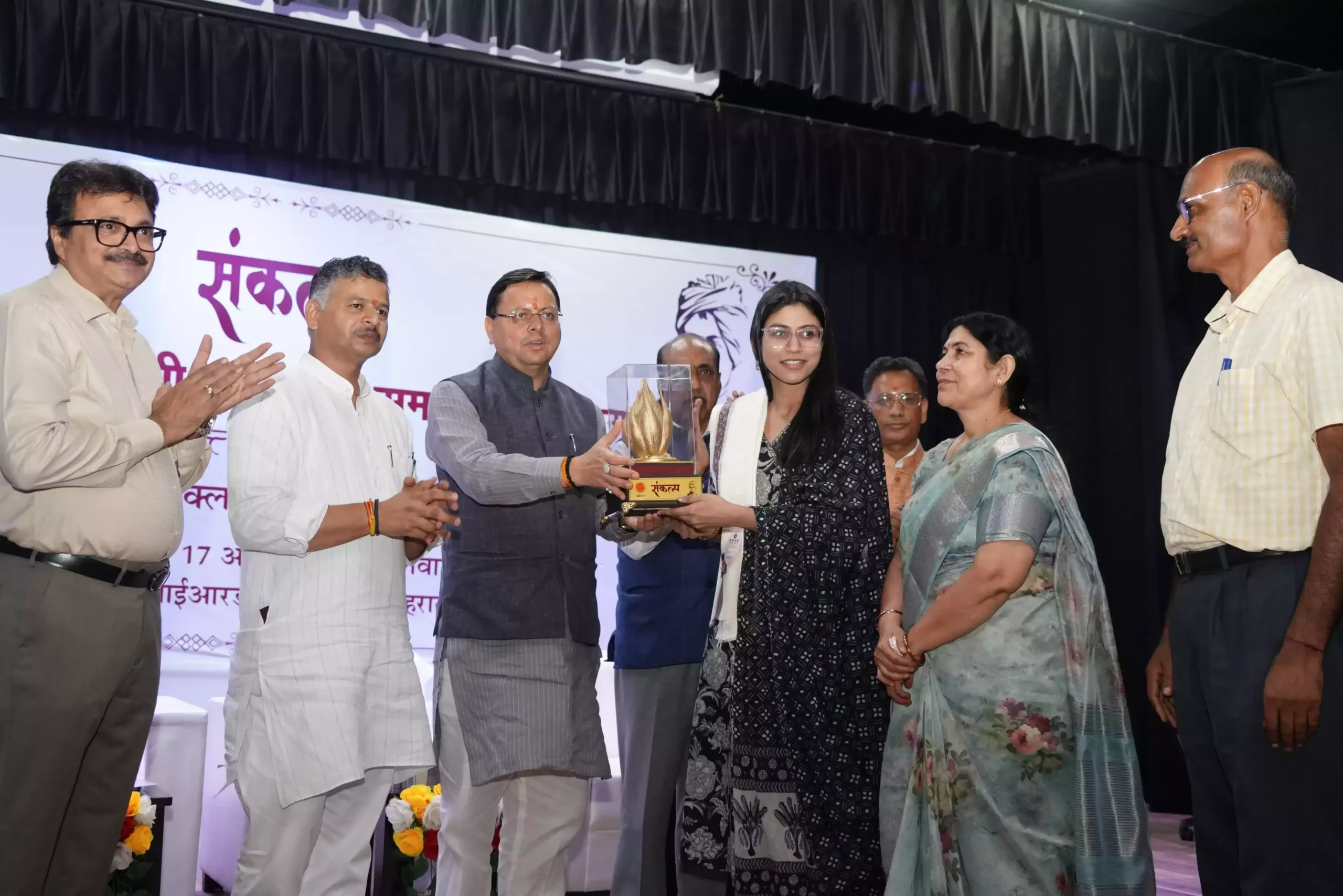  समाज के अंतिम पंक्ति में खड़े व्यक्ति के जीवन में परिवर्तन लाना युवा अधिकारियों की जिम्मेदारी है : मुख्यमंत्री धामी