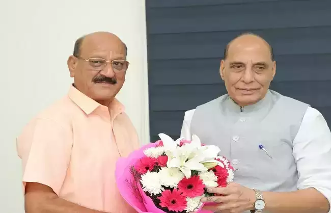  मंत्री सुबोध उनियाल ने नई दिल्ली में की रक्षा मंत्री से भेंट