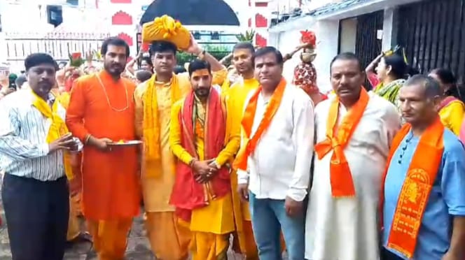  इंद्रा कॉलोनी चुक्कुवाला स्थित पंचायती मंदिर से निकाली गई कलश यात्रा