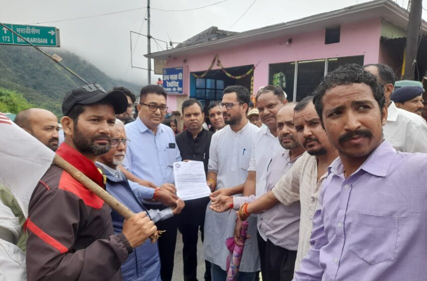  मुख्यमंत्री से मिलने जा रहे आंदोलनकारियों को पुलिस ने रोका
