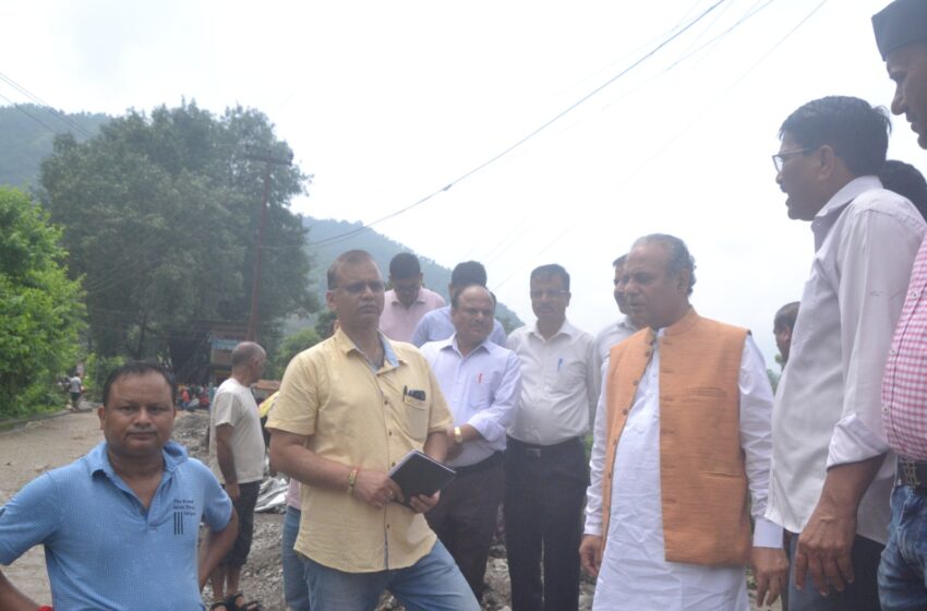  विनय रोहिला द्वारा आज जनपद देहरादून अंतर्गत रायपुर क्षेत्र में ग्राम मालदेवता, सेरकी, सिरवालगढ का निरीक्षण करते हुए