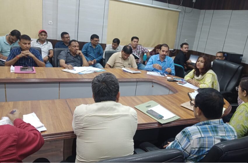  मुख्य विकास अधिकारी सुश्री झरना कमठान की अध्यक्षता में विकासभवन सभागार में समीक्षा बैठक आहूत की गई