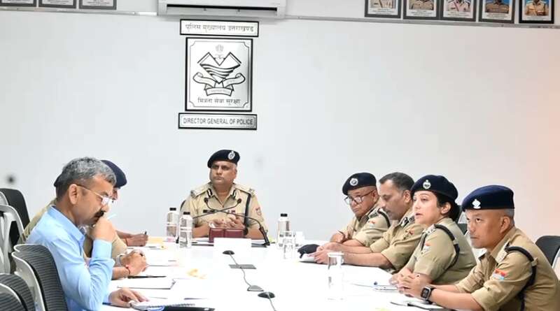  सोशल मीडिया पर उत्तराखंड पुलिस की रहेगी पैनी नजर, एडीजी लॉ एंड ऑर्डर एपी अंशुमान ने ली बैठक