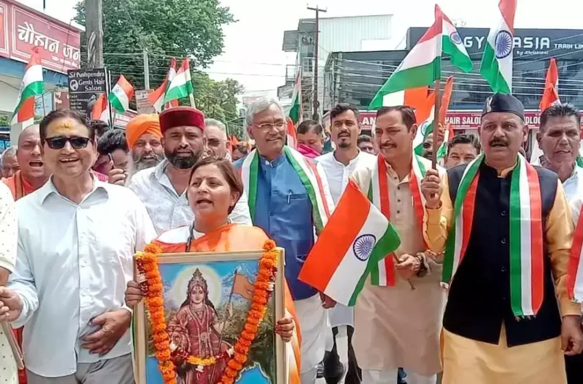 तिरंगा पदयात्रा में सांसद त्रिवेंद्र बोले— राष्ट्र आराधना की परंपरा को आगे बढ़ाने का लें संकल्प