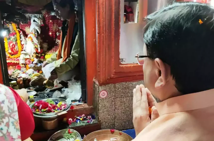  मुख्यमंत्री धामी ने ग्वेल देवता मंदिर में की पूजा-अर्चना