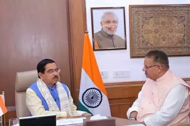  मंत्री गणेश जोशी ने केंद्रीय मंत्री प्रह्लाद जोशी से की भेंट