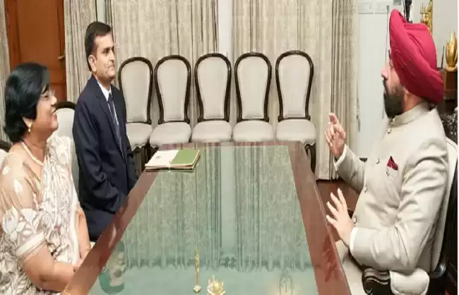  चीफ पोस्टमास्टर जनरल शशि शालिनी ने की राज्यपाल से भेंट